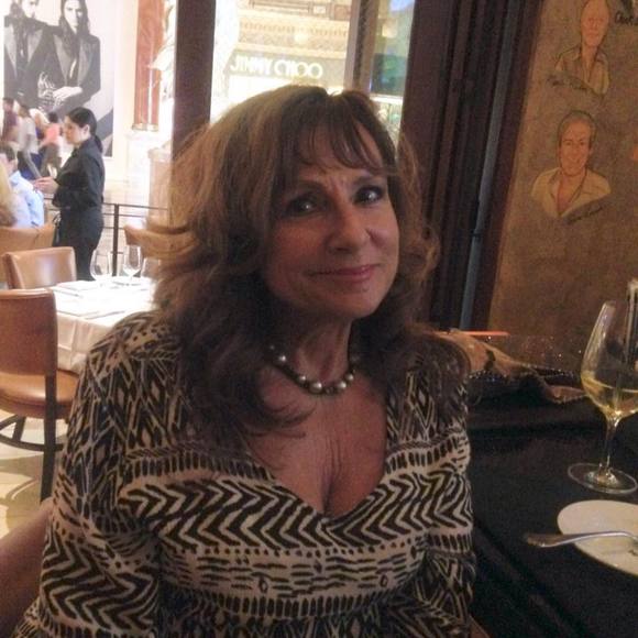 Meet your Posher, Chrystine - Picture 1 of 1